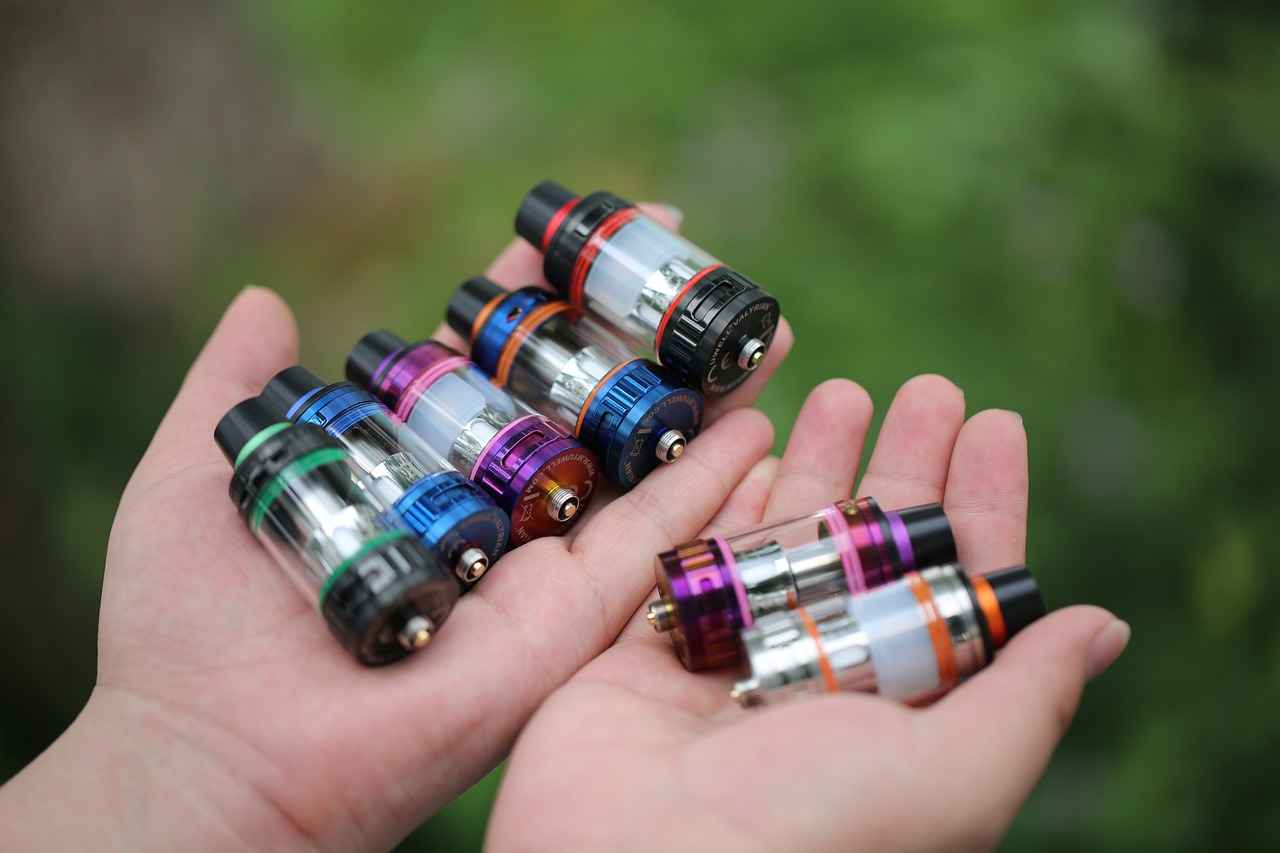What Are the Differences Between Vaping and Smoking?