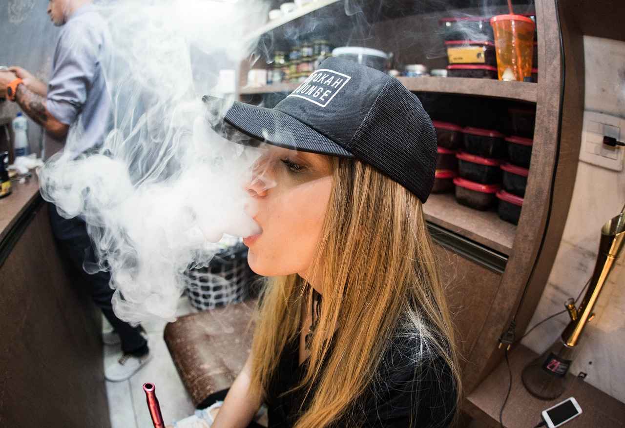 How Does Nicotine-Free Vaping Compare to Traditional Smoking?